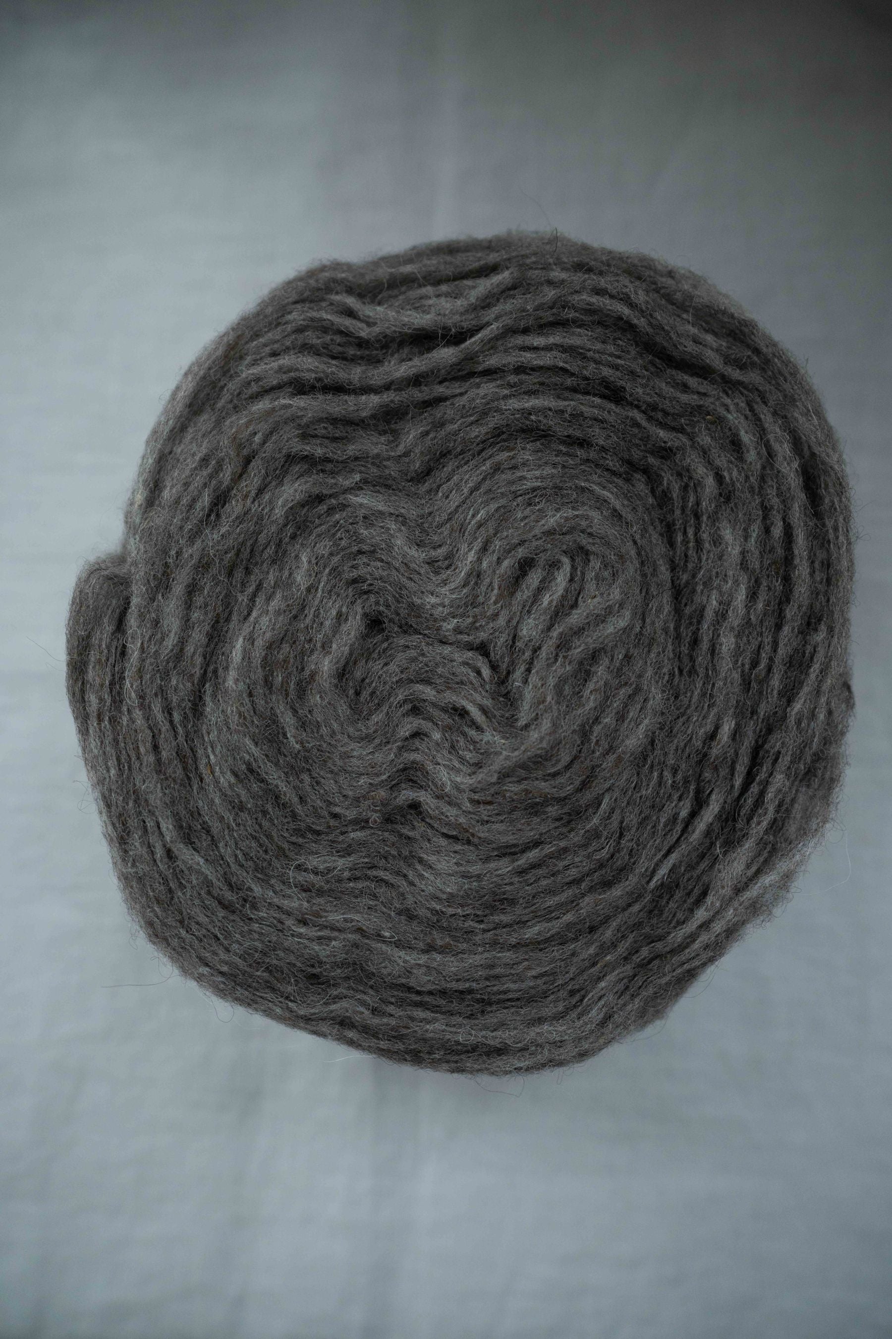 Nutiden Yarn – Dark grey – Höner och Eir – Unspun Swedish Wool – New / Unused