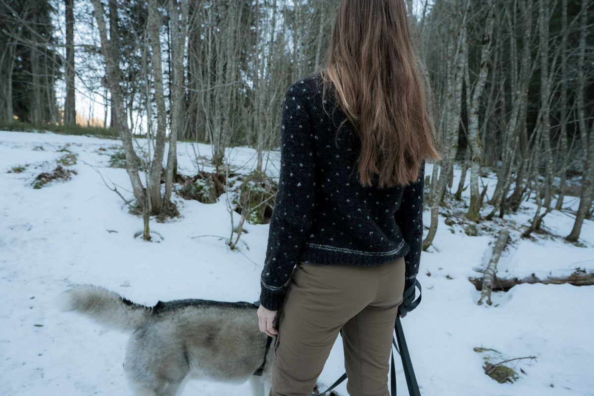 Wolf Winter Sweater – Nordic Colourwork Pattern | Ulven Knit