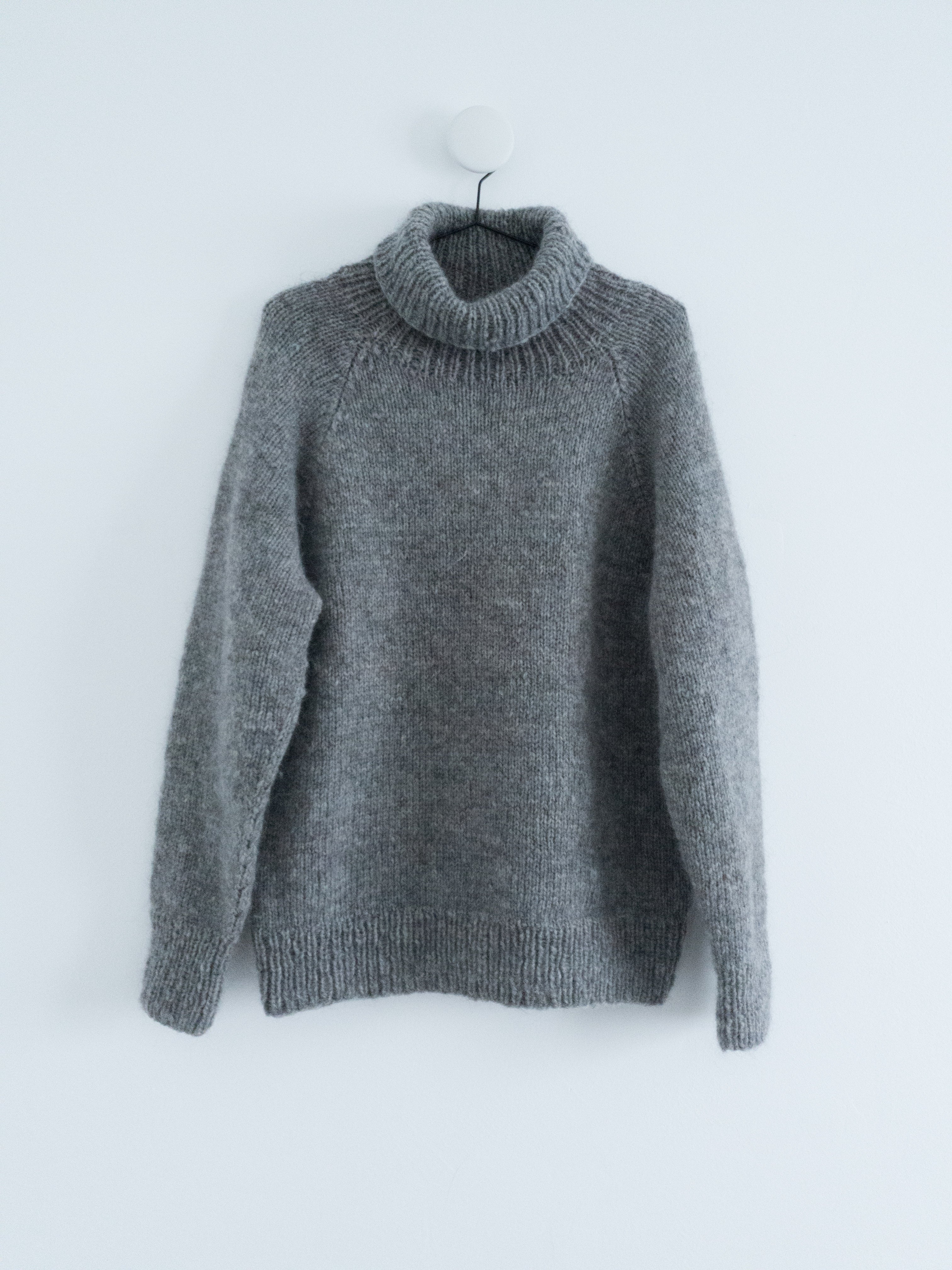 Raglan style knit twist top vlog | knitting a top in 12hrs